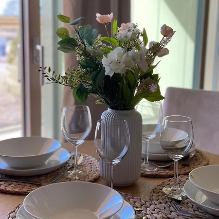 Marina By Hiekka - Sisaeltaeae Liinavaatteet Ja Loppusiivouksen Apartman *