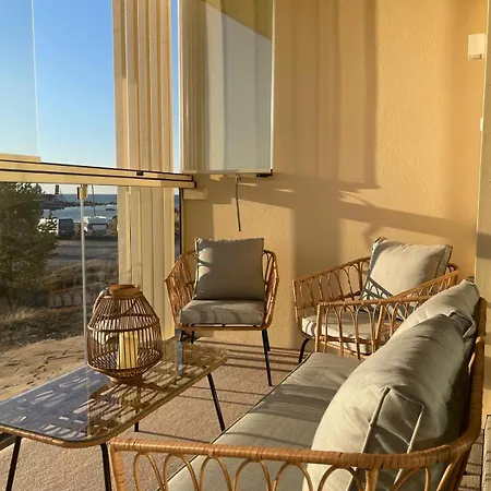 Marina By Hiekka - Sisaeltaeae Liinavaatteet Ja Loppusiivouksen Apartman